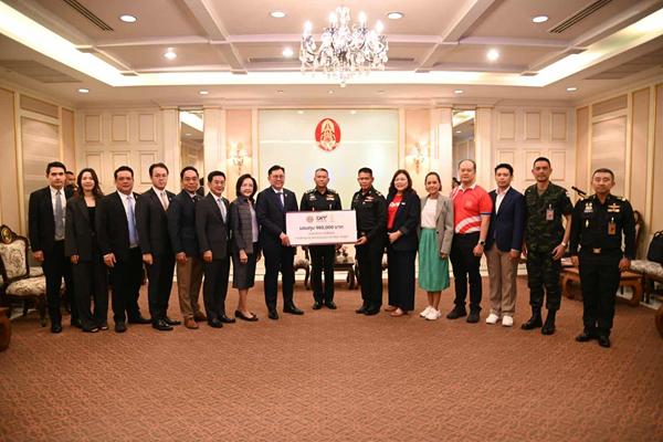 จตุพร นำทีมพาณิชย์ผนึกห้าง มอบบัตรเงินสดให้ครอบครัวทหารผู้เสียสละใช้ซื้อสินค้า
