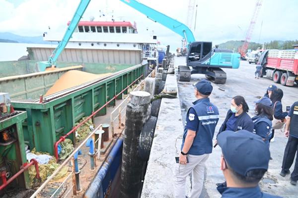 พาณิชย์ ตรวจด่านศุลกากรระนอง คุมเข้ม-ป้องกัน ลักลอบนำเข้าข้าวโพดเลี้ยงสัตว์