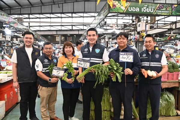 พาณิชย์ เดินตลาดยิ่งเจริญ เผยคนแห่ซื้อสินค้ากินเจคึกคัก ราคาส่วนใหญ่ลดและทรงตัว