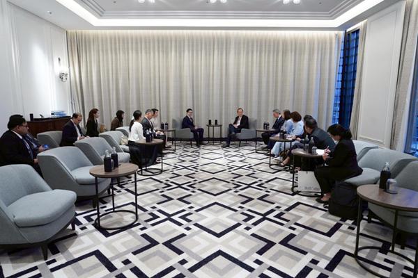 ฉันทวิชญ์ ถกรัฐมนตรีสิงคโปร์ ดันซื้อข้าวไทยเพิ่ม เร่งเปิดตลาด 'ไข่ไก่-เนื้อสุกร'