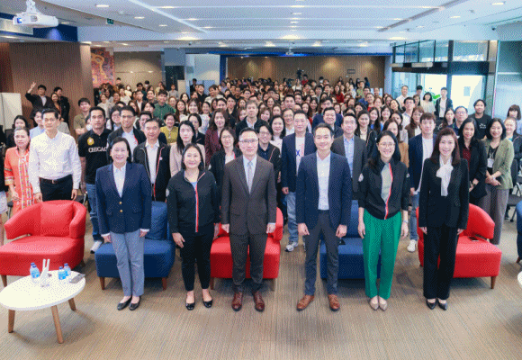 `ชลัช รัตนบุญนิธิ` MD EXIM BANK มอบนโยบายแก่พนักงาน