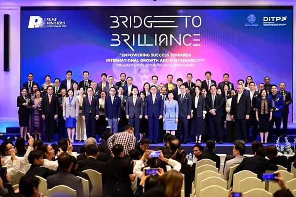 จตุพร มอบ PM’s Export Award 2025 ให้กับสุดยอดผู้ประกอบการจำนวน 42 รางวัล