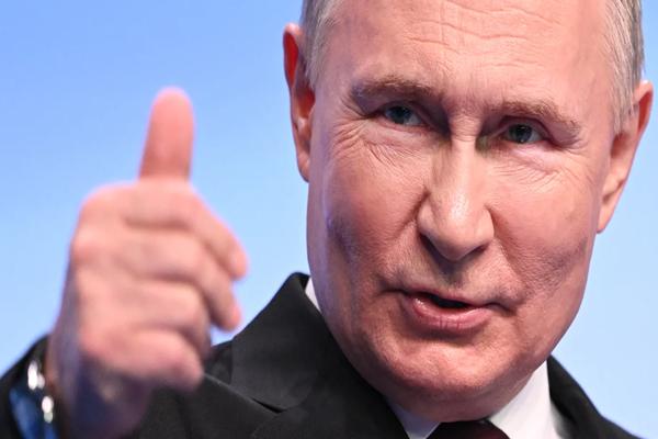 Russian media is buzzing over Trump–Putin talks. The mood in Kyiv is very different