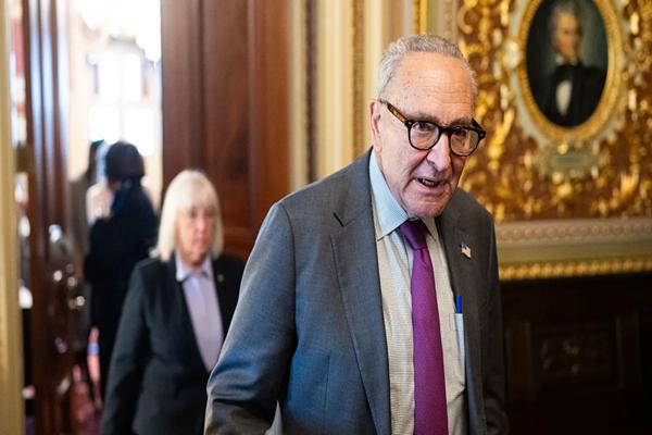 ชัค ชูเมอร์ หัวหน้ากลุ่ม