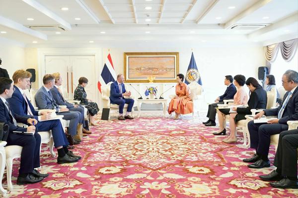 ถกผู้ว่าการรัฐออสเตรเลียนฯ