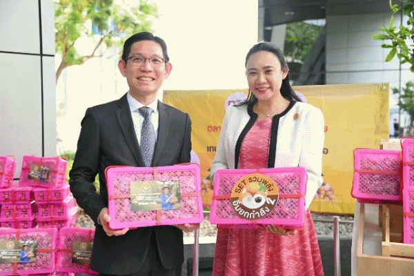 เกษตรกรขายลำไย