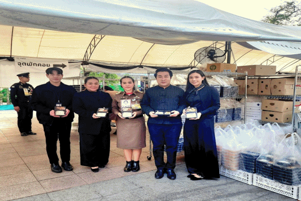 ธอส.จัดอาหารบริการประชาชนที่เข้าร่วมสักการะพระบรมศพสมเด็จพระนางเจ้าสิริกิติ์ พระบรมราชินีนาถ พระบรมราชชนนีพันปีหลวง