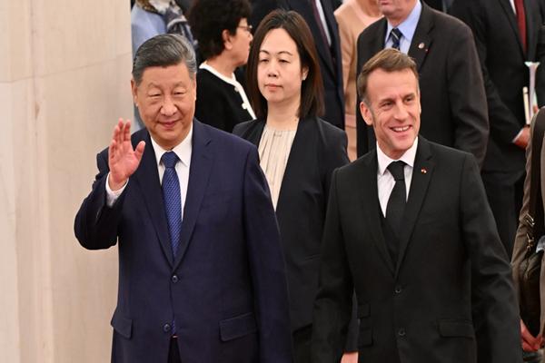 CHINA Macron