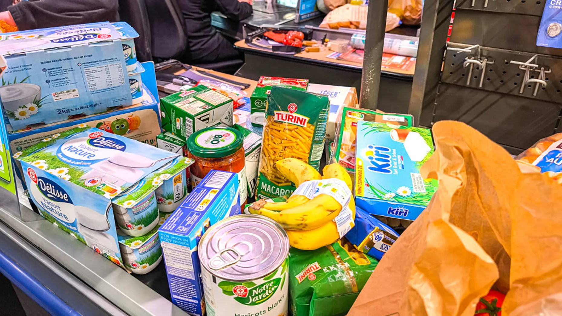  Euro zone inflation cools to 1.7% in January, flash data shows