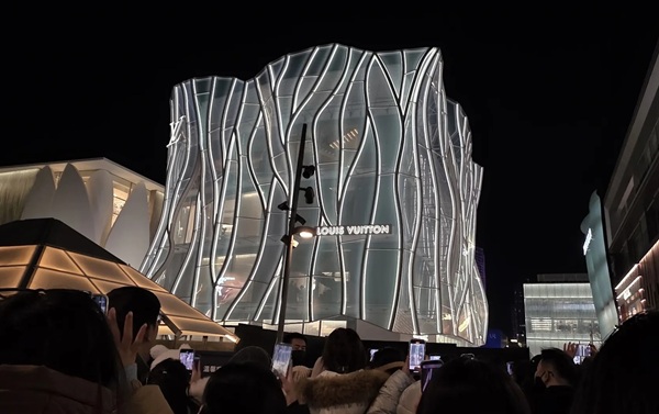 CNBC&rsquo;s The China Connection newsletter : Battle for the recovering luxury market heats up