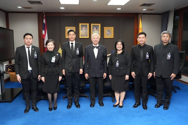 คารวะรองนายกรัฐมนตรี