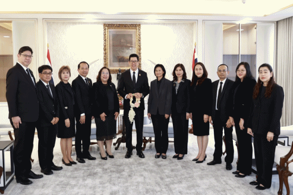 ออมสิน นำทีมผู้บริหารเ