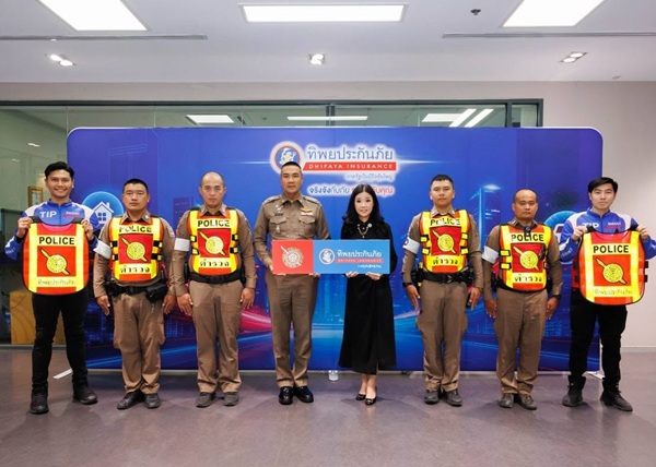 ทิพยประกันภัย ส่งต่อความห่วงใย มอบเสื้อกันฝนและเสื้อกั๊กสะท้อนแสงแก่ตำรวจจราจร เสริมความปลอดภัยในการปฏิบัติหน้าที่