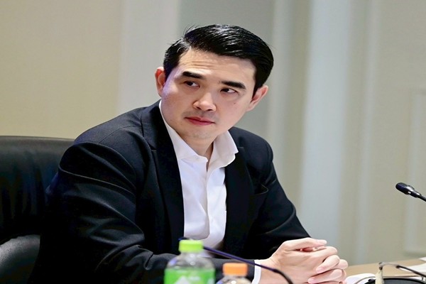 รับลูกนายก