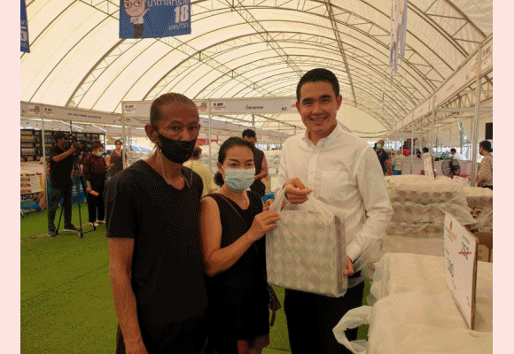 ชาวบ้านแห่ช้อป 'พาณิชย์...ลดราคา!' กันคึกคัก เผยของถูก ลดค่าครองชีพได้จริง