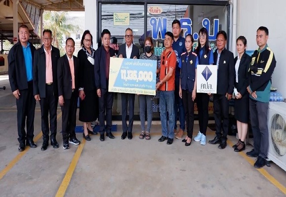 คปภ. ติดตามใกล้ชิดกรณีอุบัติเหตุรถตู้เสียหลักตกร่องกลางถนนไฟลุกไหม้ที่โคราช เผยบริษัทประกันภัยจ่ายค่าสินไหมทดแทนให้กับครอบครัวผู้เสียชีวิต 11 ศพแล้ว