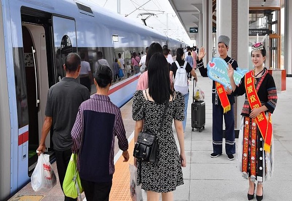 กุ้ยโจวให้บริการรถไฟความเร็วสูง 350 กม./ชม. เส้นทางภูเขา เป็นครั้งแรก