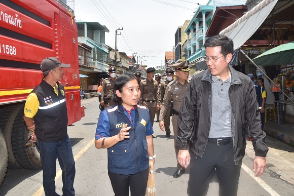 คปภ.ลงพื้นที่เร่งให้ความช่วยเหลือด้านประกันภัย กรณีเพลิงไหม้ 'ตลาดเก่า 100 ปี อินทร์บุรี'พร้อมรณรงค์ส่งเสริมให้ประชาชนเห็นความสำคัญของการทำประกันอัคคีภัย