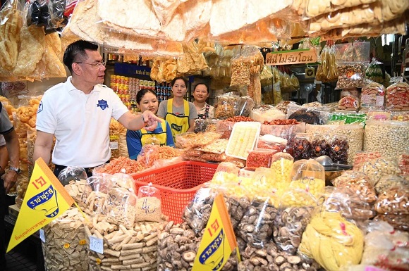 พาณิชย์ ตรวจตลาดเยาวราช เผยวัตถุดิบอาหารเจราคาทรงตัว ผักสดปรับลดลง