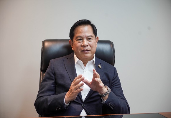 รมว.พลังงานตั้งคณะทำงานตรวจสอบการจำหน่ายน้ำมัน ป้องกันกักตุน คาด 2 – 3 วัน ปริมาณการใช้น้ำมันจะเข้าสู่สภาวะปกติ