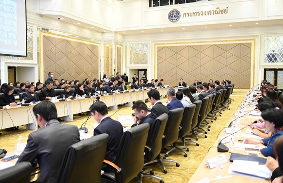 ภูมิธรรม มอบนโยบายพาณิชย์จังหวัด-ทูตพาณิชย์ ผนึกกำลังดันสินค้าไทยขายต่างประเทศ