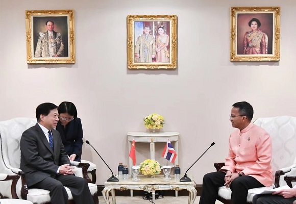 เอกอัครราชทูตหานจื้อเฉียง เข้าเยี่ยมคารวะนายสมศักดิ์ เทพสุทิน รองนายกรัฐมนตรีคนใหม่ของประเทศไทย