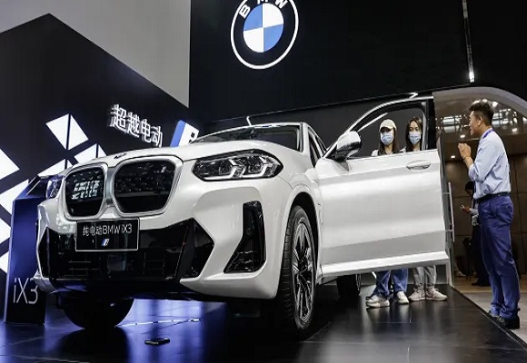 BMW says diversifying risks does not mean it is leaving China