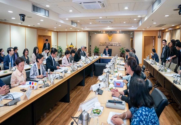 ภูมิธรรม สั่งรับมือส่งออก หลังสงครามยังวุ่น พร้อมทำแผนเจาะตลาด ช่วย SMEs ค้าขาย