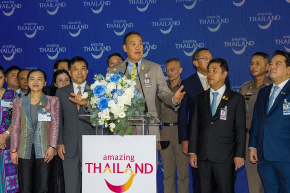 ต้อนรับนักท่องเที่ยวชาวจีนกลุ่มแรกที่เดินทางเข้าประเทศไทยตามมาตรการยกเว้นการตรวจลงตรา