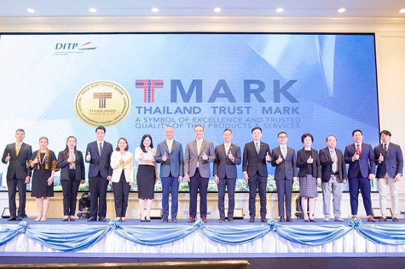 พาณิชย์ มอบตรา T Mark 19 ราย การันตีผลิตมาตรฐาน ดูแลแรงงาน รักสิ่งแวดล้อม
