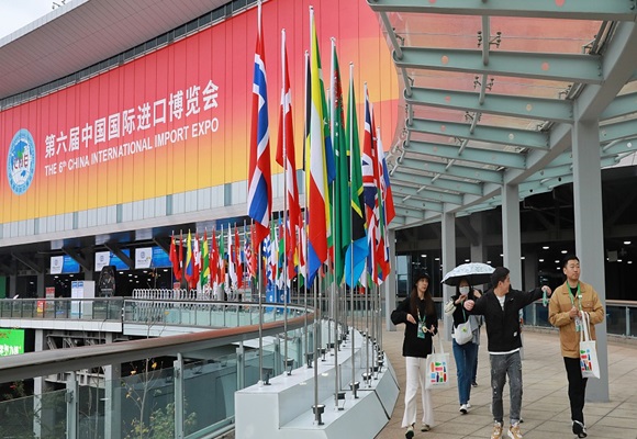CIIE มหกรรมสินค้านำเข้านานาชาติจีน ปิดฉากลงด้วยข้อตกลงมูลค่าการค้าสูงราว 7.8 หมื่นล้านดอลลาร์