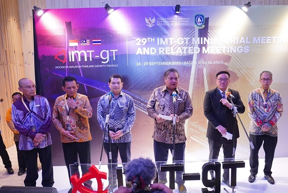  การพัฒนาเขตเศรษฐกิจสามฝ่าย อินโดนีเซีย-มาเลเซีย-ไทย (IMT-GT)