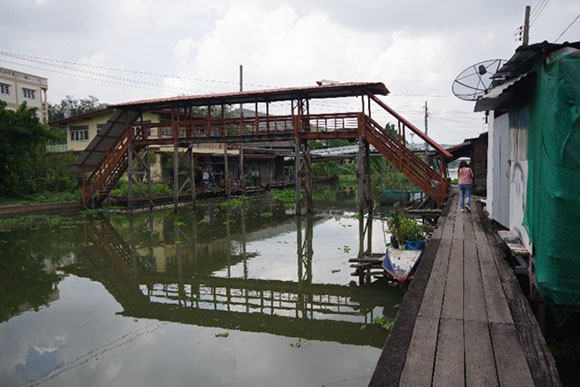 8226 สะพานไม้แห่งความสามัคคี