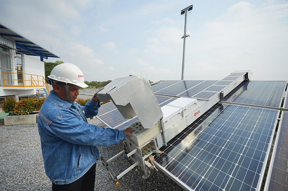 2318 SCG Solar Robot Cleaning