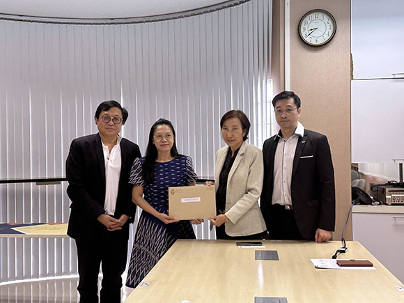 กลุ่มอุตสาหกรรมสมุนไพร สภาแพทย์แผนไทย และสมาคมผู้ผลิตยาสมุนไพร รวมตัวเรียกร้องให้ สวรส.ทบทวนบทวิจัยที่ส่งผลเสียต่อฟ้าทะลายโจร คาดมูลค่าความเสียหาย 2,500 ลบ.