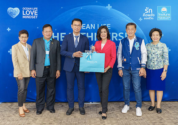 OCEAN LIFE ไทยสมุทร จับมือ ‘หมอป๊อป’ จากเพจ DietDoctor Thailand ชูแนวคิด Healthiverse โลกใหม่ที่ดีขึ้นเพื่อคนรักสุขภาพ ในรายการ ‘เม้าท์กับหมอ FORUM’