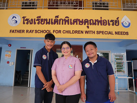 รร.เด็กพิเศษฯ เชิญสัมผัสความสุขไร้เสียง กับละครใบ้หน้าขาวสุดพิเศษ! ผ่านน้องๆ นักแสดงบกพร่องทางสติปัญญาและออทิสติก