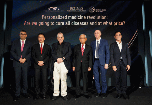 เอไอเอ ประเทศไทย จัดงาน AIA Nobel Laureates Luncheon Talk Series ในหัวข้อ ‘Personalized Medicine Revolution: Are We Going to Cure All Diseases and at What Price?’ โดย ศาสตราจารย์อารอน ชีชาโนเวอร์ นักวิทยาศาสตร์รางวัลโนเบลสาขาเคมี ปี 2547