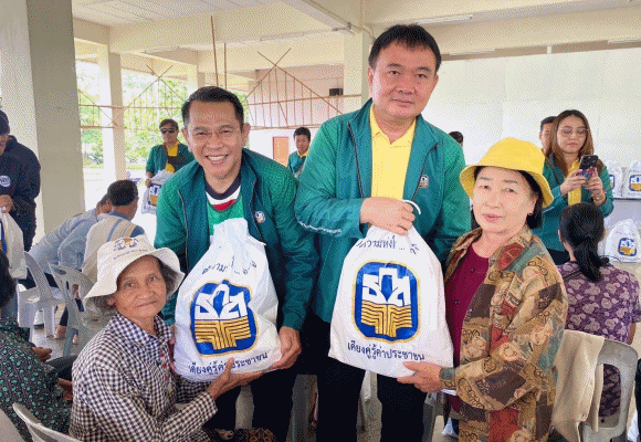 ธ.ก.ส. ลงพื้นที่ช่วยเหลือพี่น้องผู้ประสบอุทกภัยและให้กำลังใจพนักงาน ธ.ก.ส.ในพื้นที่ภาคเหนือ