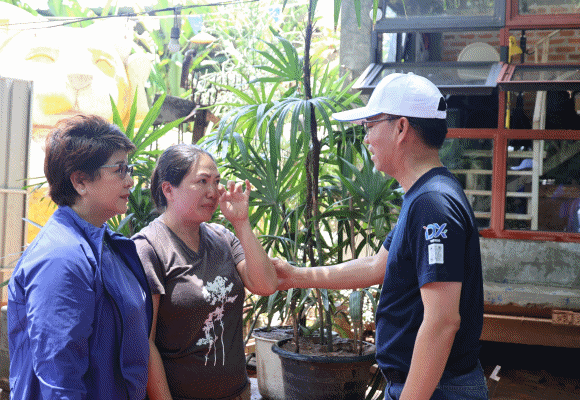 SME D Bank ขึ้นเหนือเยี่ยมให้กำลังใจลูกค้าประสบอุทกภัย กุมมือเดินเคียงข้างพาเข้าถึงมาตรการช่วยเหลือบรรเทาผลกระทบ