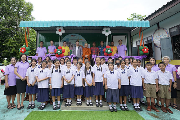 TEKA จัดกิจกรรม ‘Build for Kids พลังฑีฆา สร้างฝัน ปันรัก’ ต่อเนื่องปี 3 ส่งมอบห้องสมุดตู้คอนเทนเนอร์ให้โรงเรียนวันครู 2504 จ.นครนายก