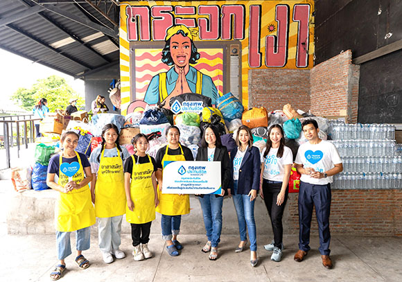 กรุงเทพประกันชีวิต ‘ใส่ใจ’ ผู้ประสบภัยน้ำท่วม จัดสัปดาห์รณรงค์รับบริจาคเงินและสิ่งของ มอบผ่านมูลนิธิกระจกเงา