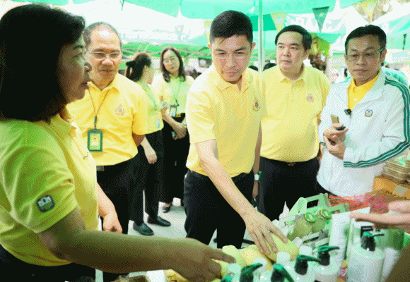 เปิดตลาด ‘Western Farm Fair’ ธ.ก.ส. วันแรกคึกคัก