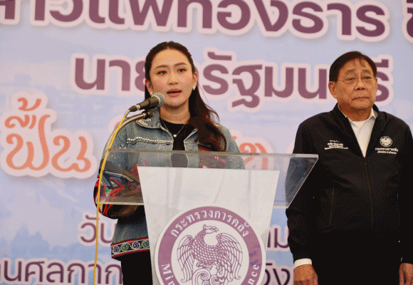 นายกฯ มอบป้ายสินเชื่อให้แก่ลูกค้า SME D Bank เติมพลัง ‘ปรับ ฟื้น คืนสุข เมืองล้านนา’ พาข้ามผ่านวิกฤตอุทกภัย