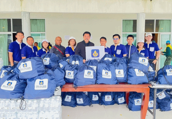 วิริยะประกันภัย มอบถุงยังชีพ – น้ำดื่ม แก่ผู้ประสบภัยน้ำท่วม อำเภอหาดใหญ่