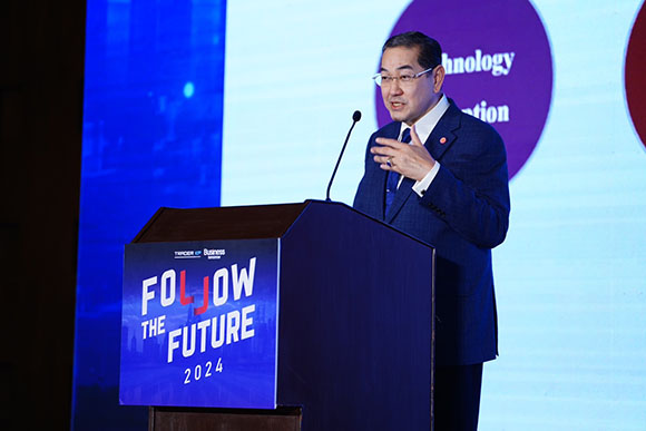 12065 Follow the Future3