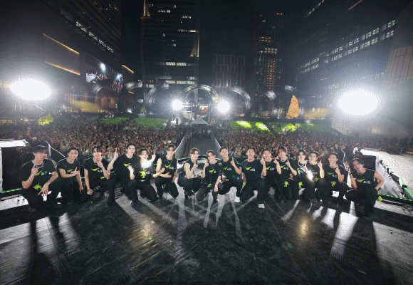 AIS Family จัดเต็มความพิเศษ นำโดย ต่อ ธนภพ, พีพี-กฤษฏ์, จอง-คัลแลน และ BUS ร่วมโชว์เซอร์ไพรส์สุดประทับใจใน AIS FANTIVAL 2024