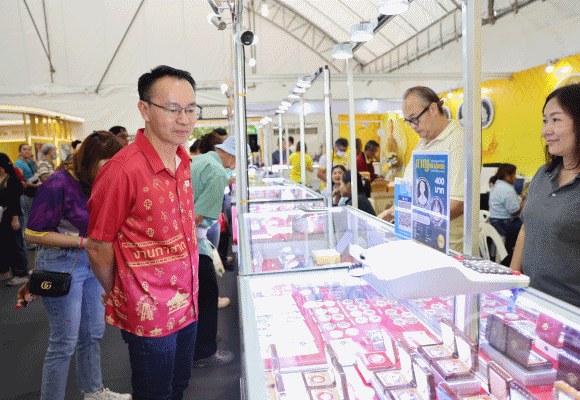 SME D Bank เยี่ยมชมร้านกระทรวงการคลัง ภายในงานกาชาด ประจำปี 2567