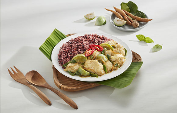 Chef Cares เสิร์ฟเมนู ‘แกงเขียวหวานอกไก่ผัดแห้งและข้าว’ ความอร่อยแบบไทยแท้