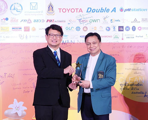 ผู้บริหาร THE PARENTS รับเกียรติบัตร รางวัลสถานที่ดีไซน์เพื่อทุกคนและทุกสภาพร่างกาย
